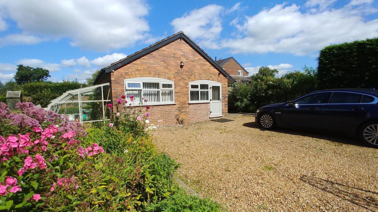 The Garden Room, 1 Heath Cottage Knutsford Extérieur photo